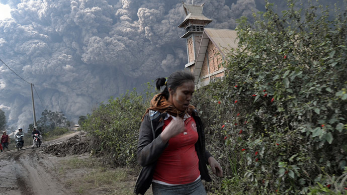 انڈونیشیا میں آتشفشاں پھٹنے کے بعد 16افراد کی ہلاکت 